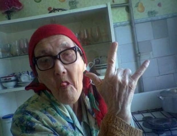 Бабуля на лавке знает про тебя всё